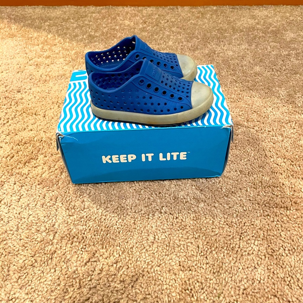 Native Glow shoe Toddler Size 5